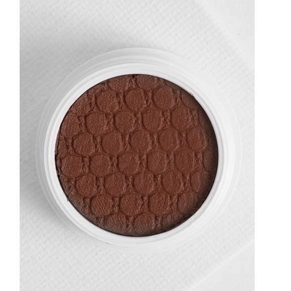 Eyeshadow - Picture 2 of 4